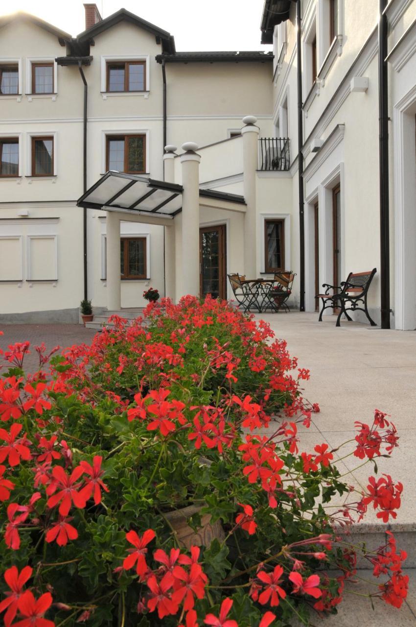 סקירנוויצה Hotel Dworek*** מראה חיצוני תמונה