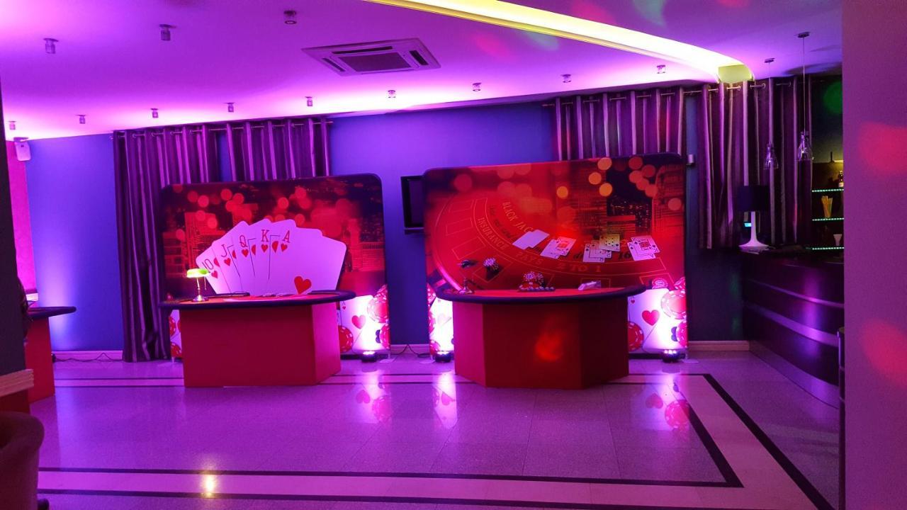 סקירנוויצה Hotel Dworek*** מראה חיצוני תמונה