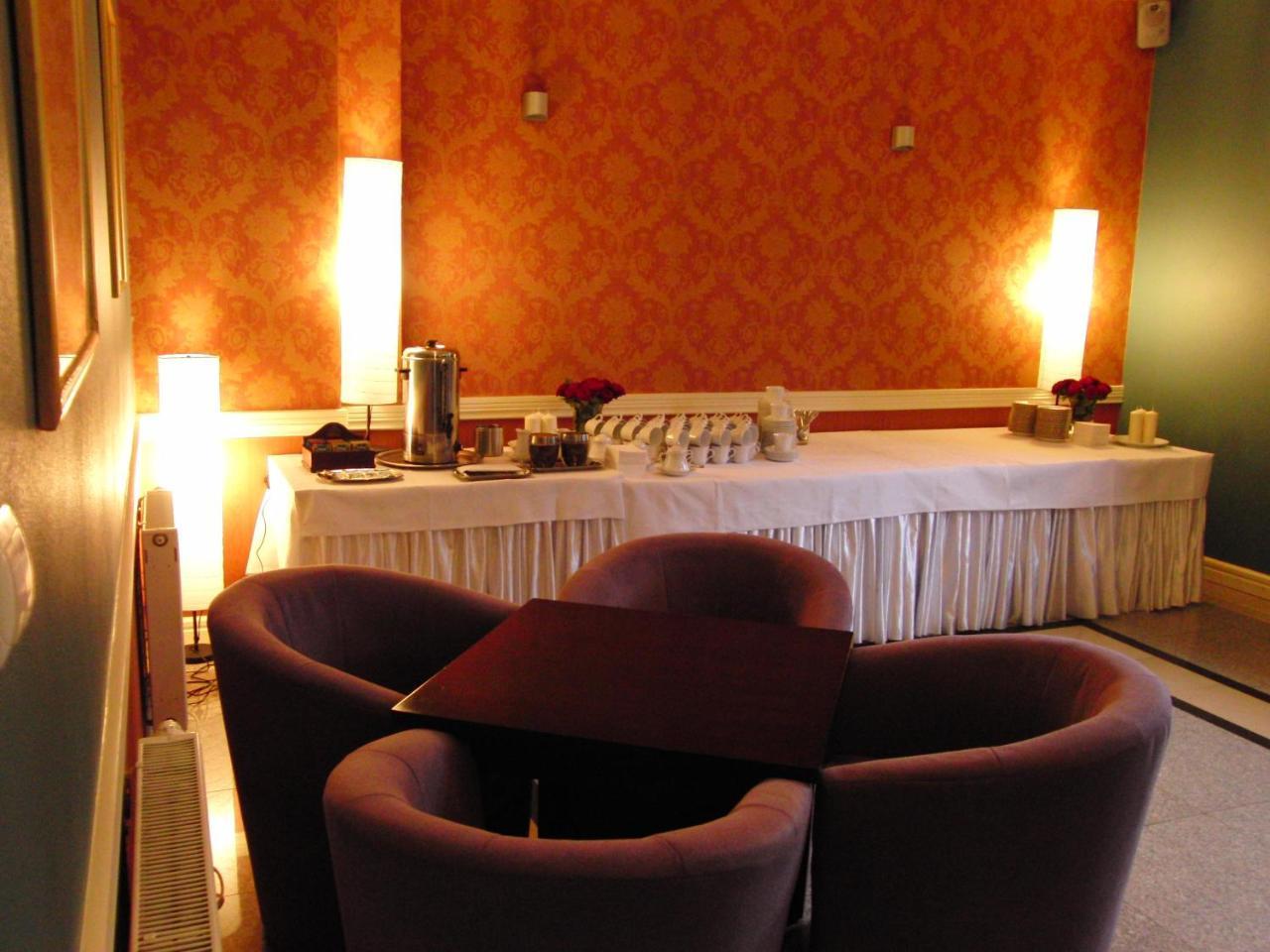 סקירנוויצה Hotel Dworek*** מראה חיצוני תמונה