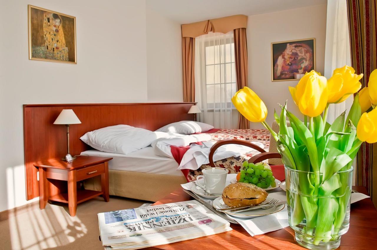 סקירנוויצה Hotel Dworek*** מראה חיצוני תמונה