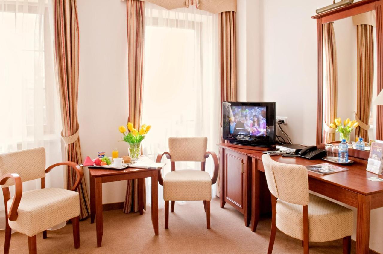 סקירנוויצה Hotel Dworek*** מראה חיצוני תמונה
