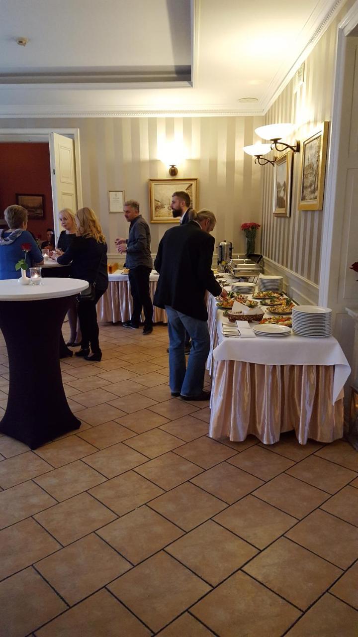 סקירנוויצה Hotel Dworek*** מראה חיצוני תמונה