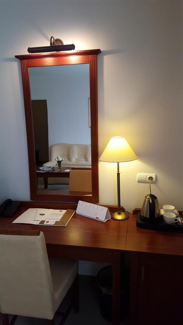 סקירנוויצה Hotel Dworek*** מראה חיצוני תמונה