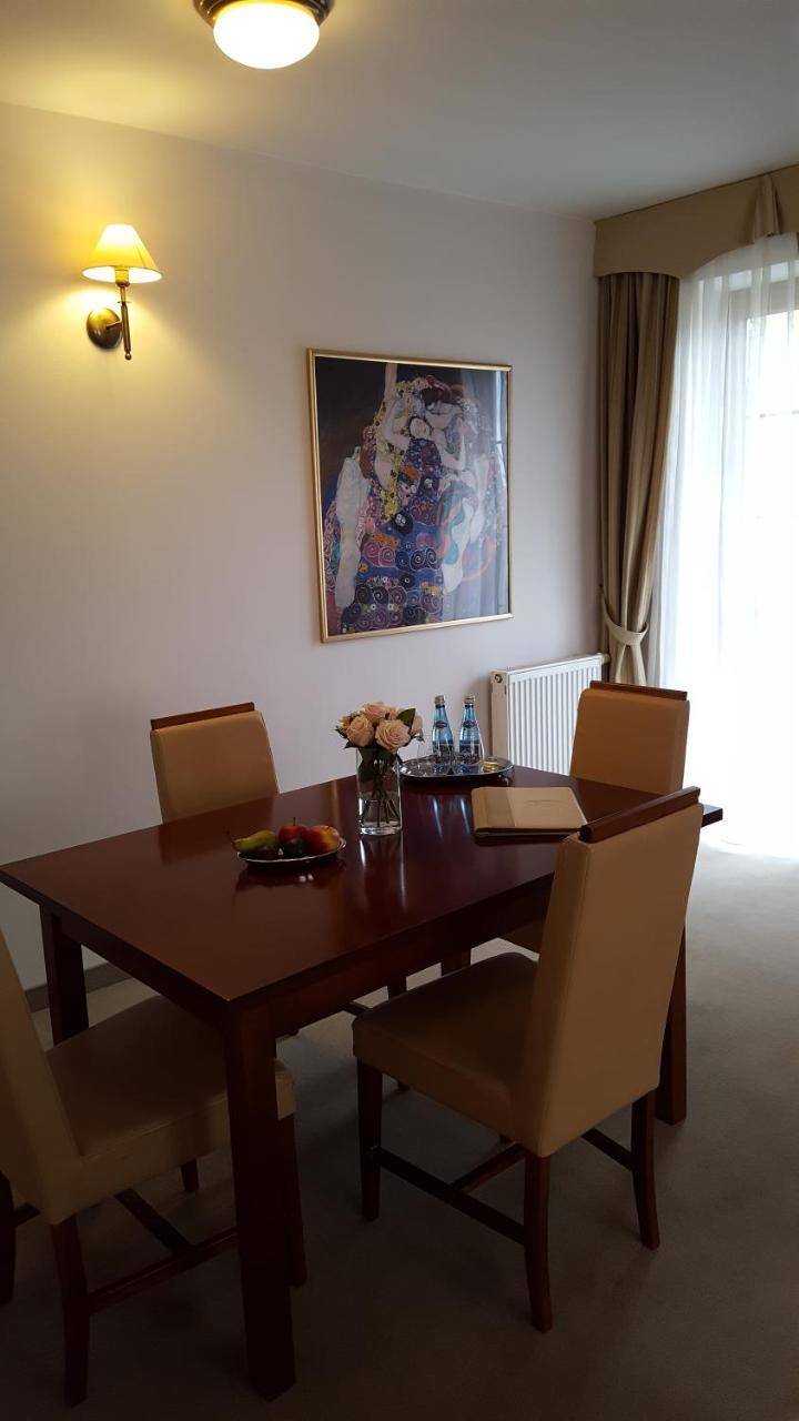 סקירנוויצה Hotel Dworek*** מראה חיצוני תמונה