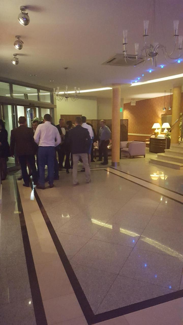 סקירנוויצה Hotel Dworek*** מראה חיצוני תמונה
