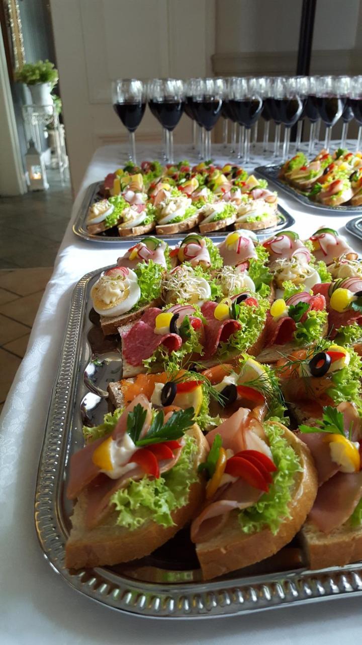 סקירנוויצה Hotel Dworek*** מראה חיצוני תמונה