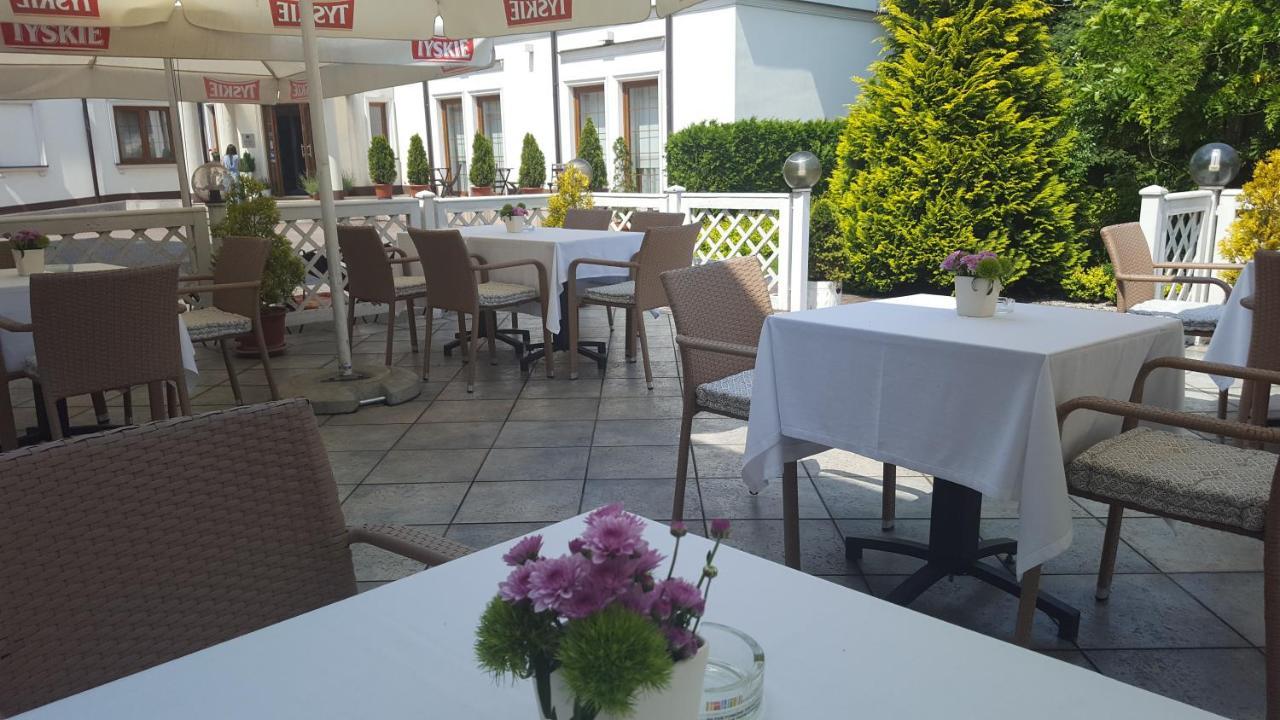 סקירנוויצה Hotel Dworek*** מראה חיצוני תמונה